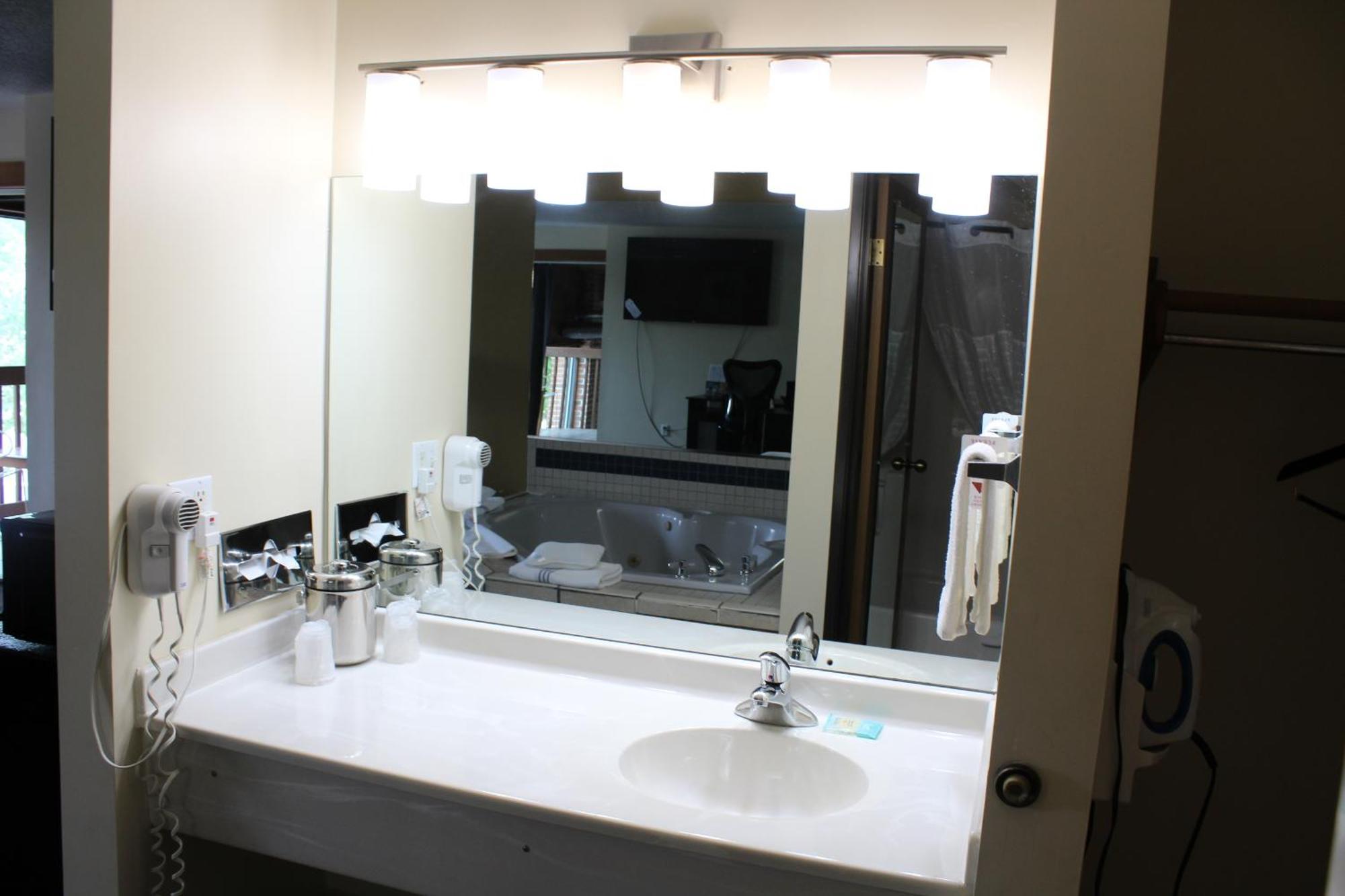 American Inn And Suites Ionia Luaran gambar
